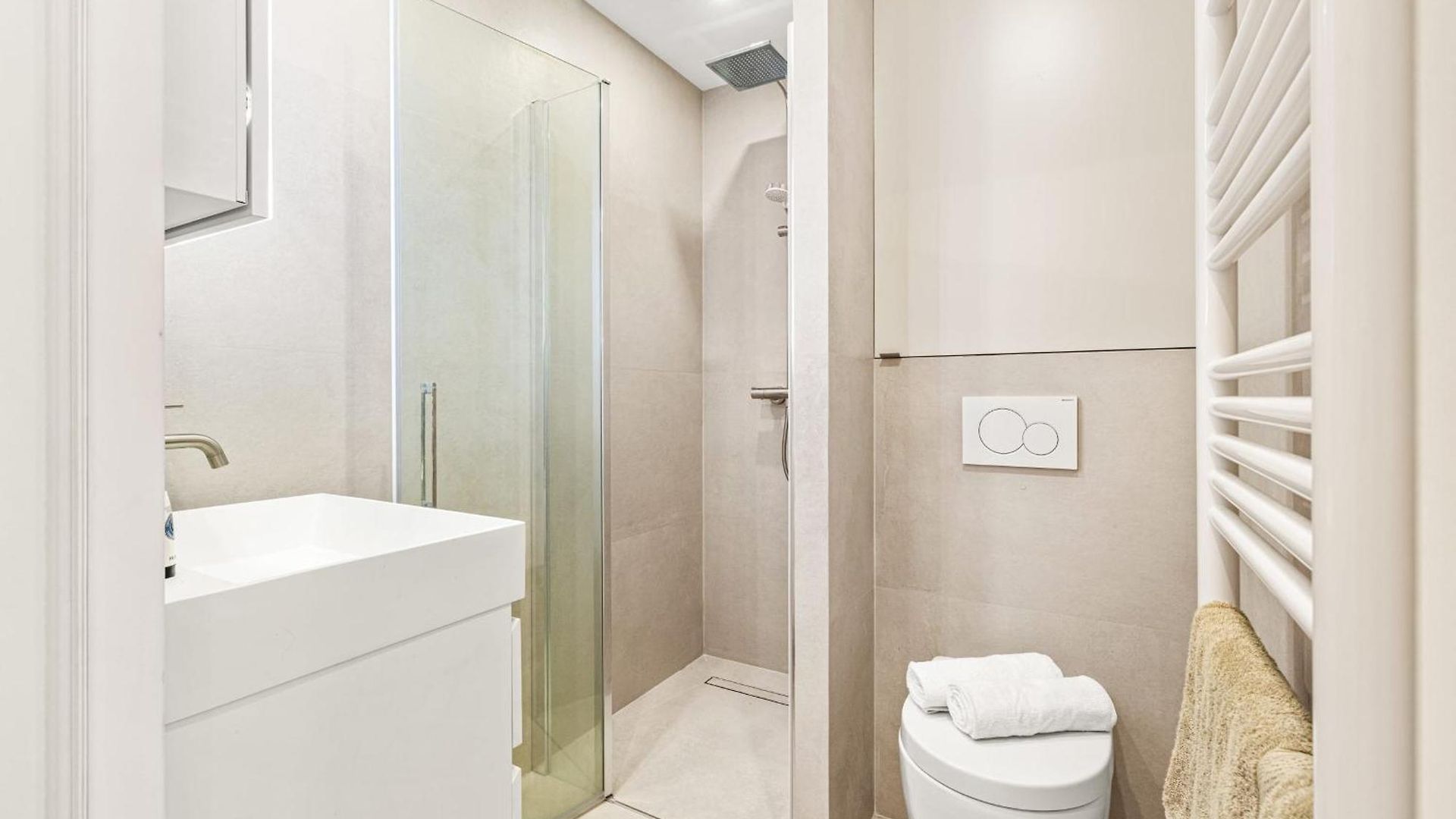 Apartment Carabacel - One Ac And Balcony Nice