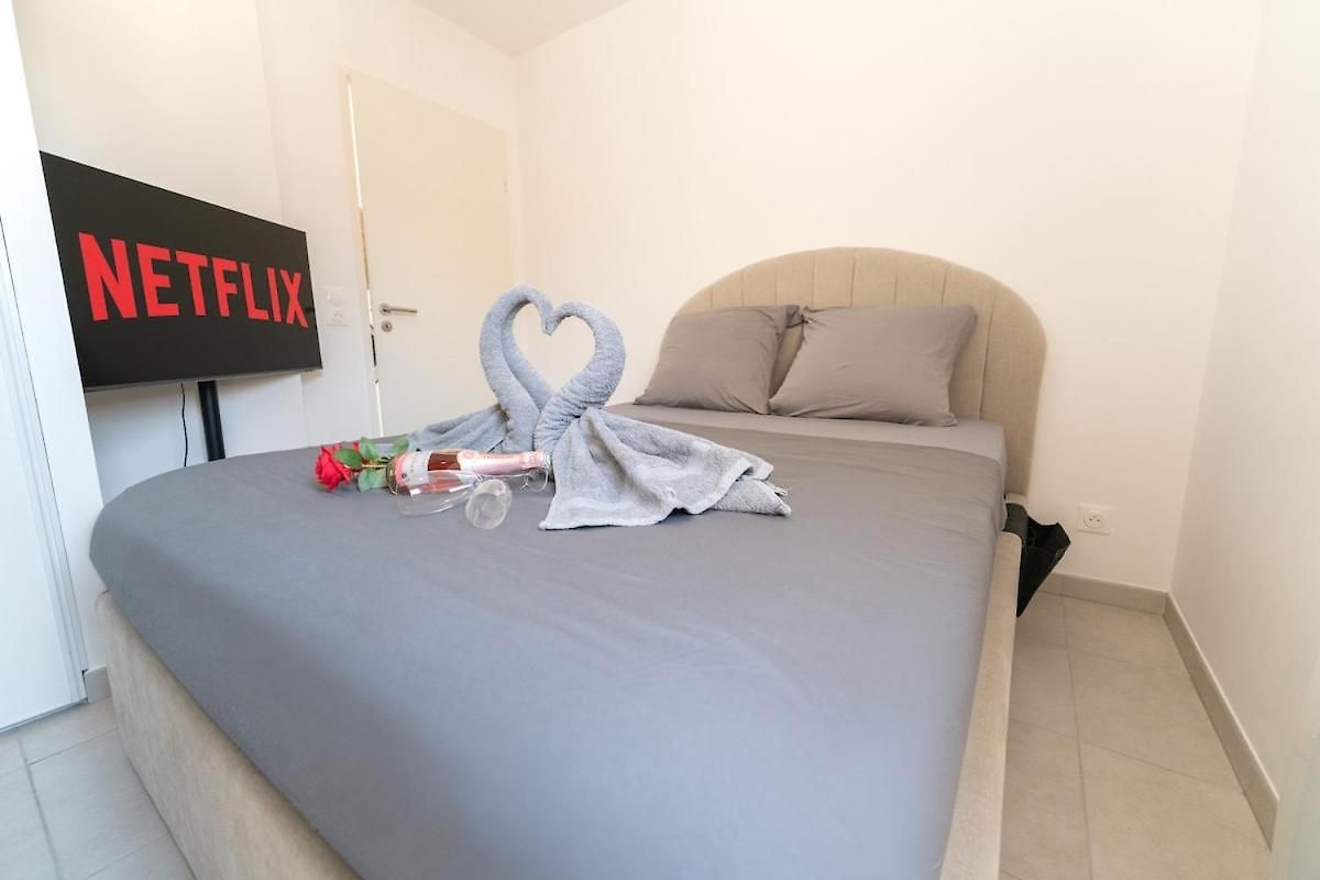 Bright With Terrace And Wi-fi Apartment