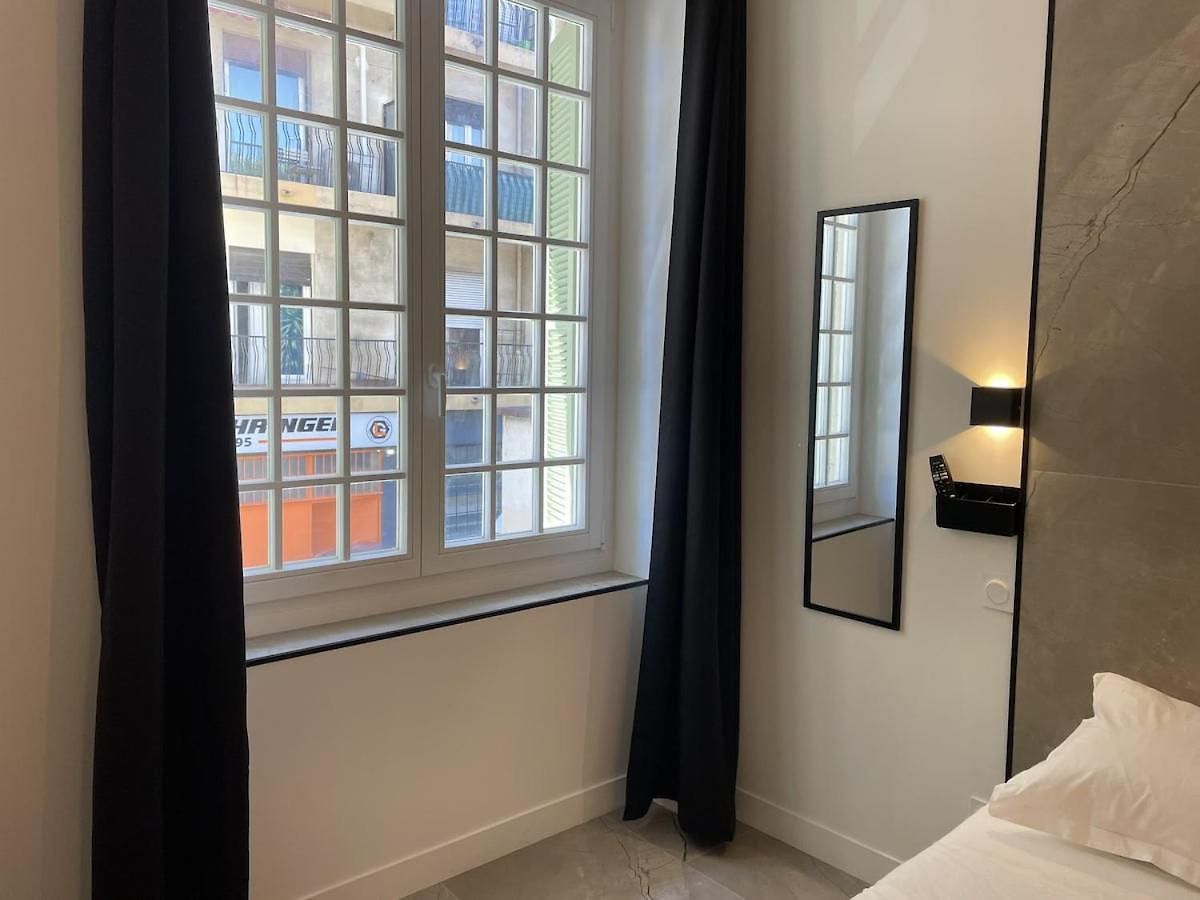 Joli Appartement Avec Jardin, 2 Chambres, Centre Ville De Nice * Nice