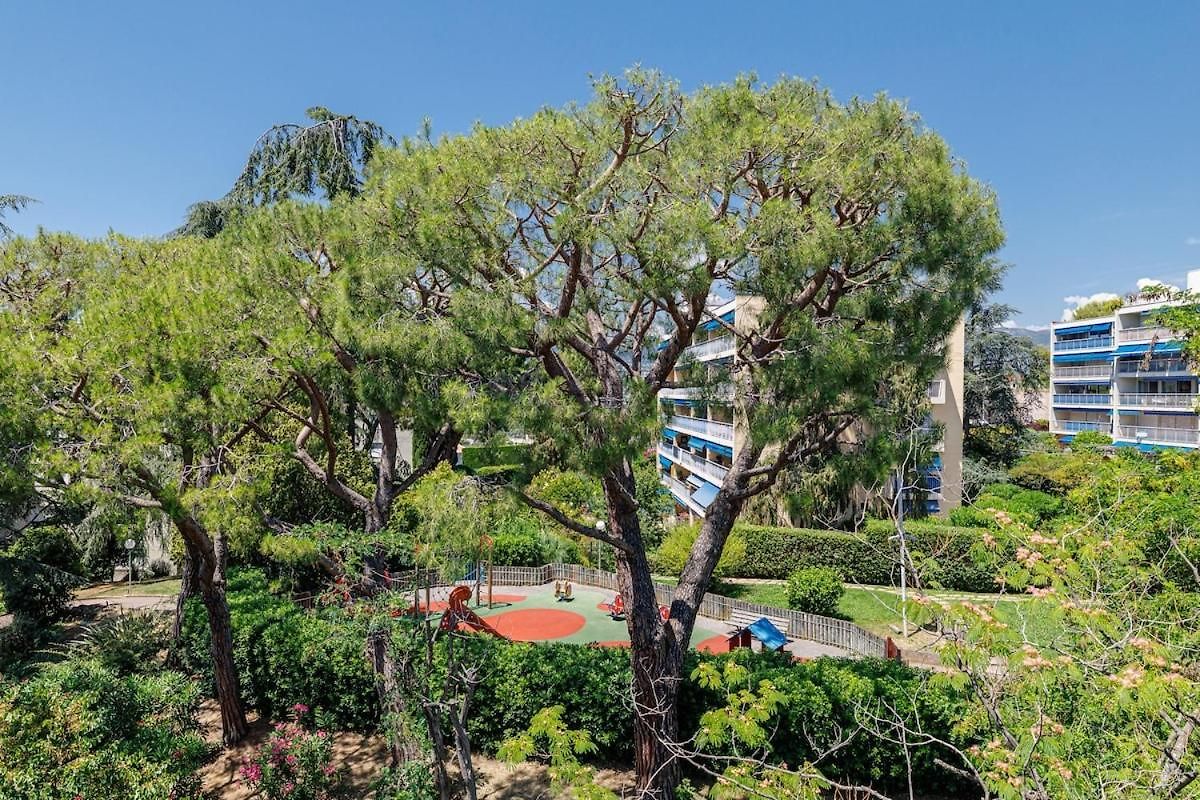Beautiful 2 Swimming Pool, Parking Space And Air Conditioning *