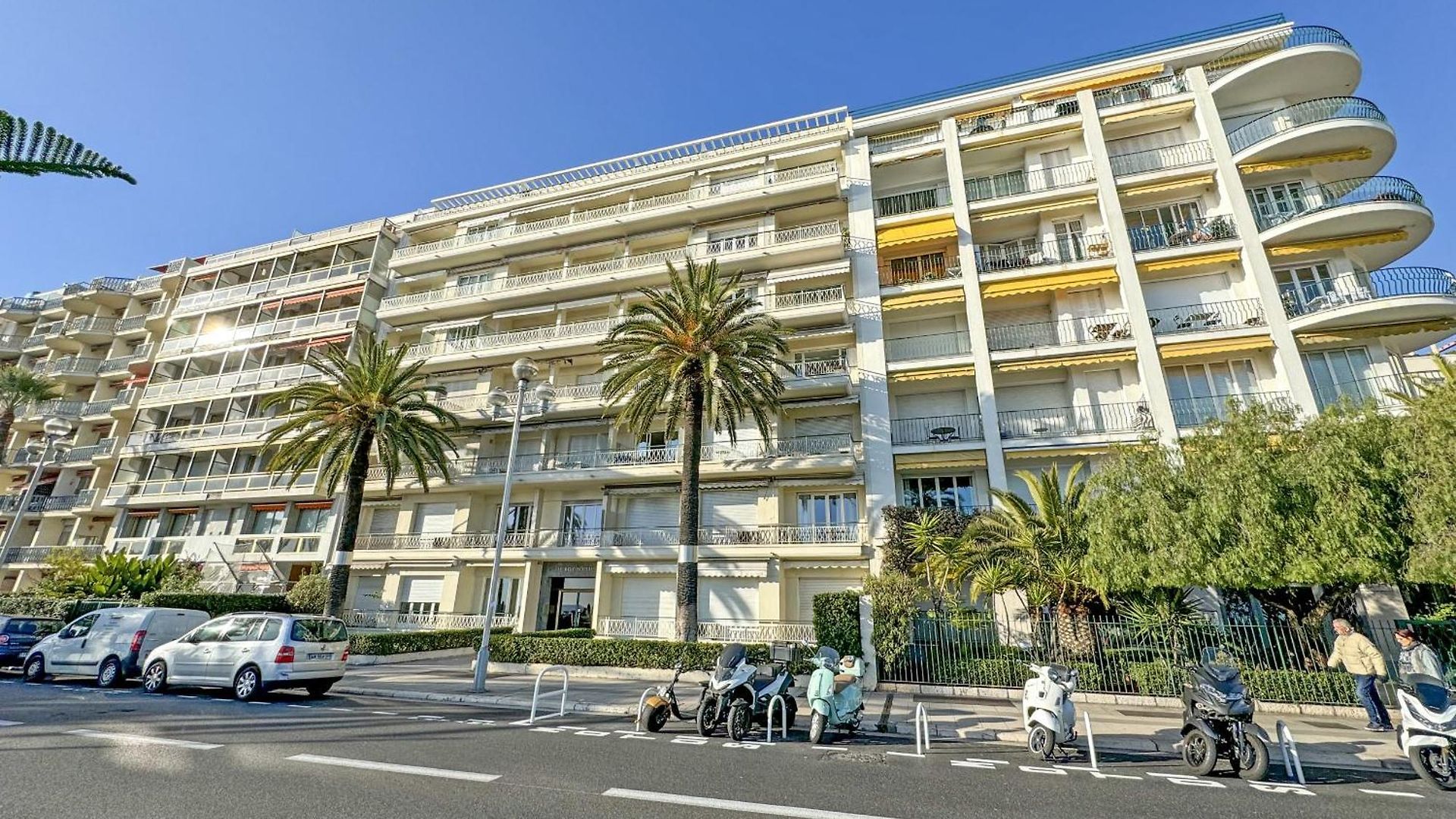 Rare Seafront Garden On Promenade Nice