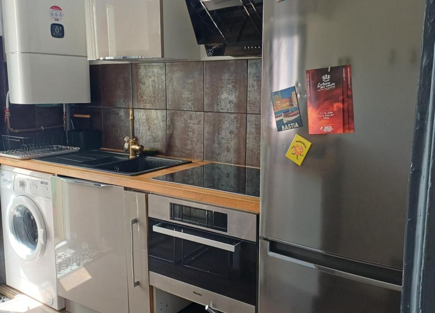 2p Renove Dans Bel Immeuble Nicois De Caractere Nice