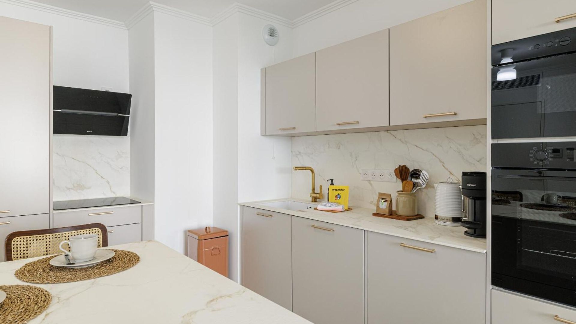 Quiet & Pretty 1 Bdr In The Center Apartment *