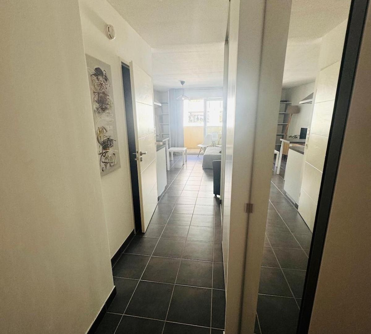 Apartment Et Spacieux A 10 Minutes Du Centre De Et 5 Min De L'entree D'autoroute Acces Faciles Et Dans Quartier Calme *