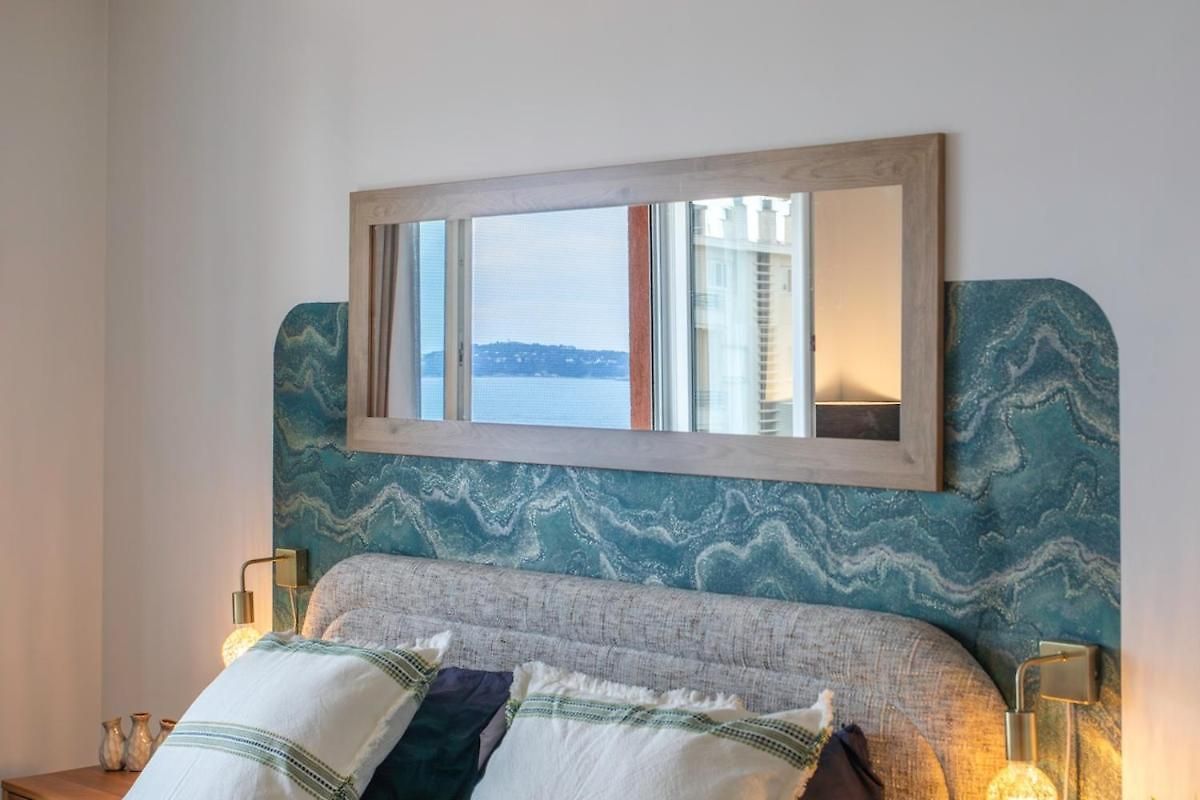 Modern 2-bedroom Sea View, Air Conditioning, Balcony