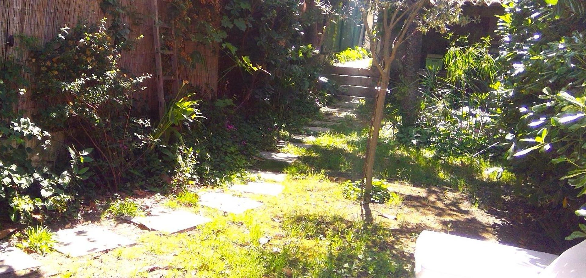 Quiet Garden Liberation Parking Apartment