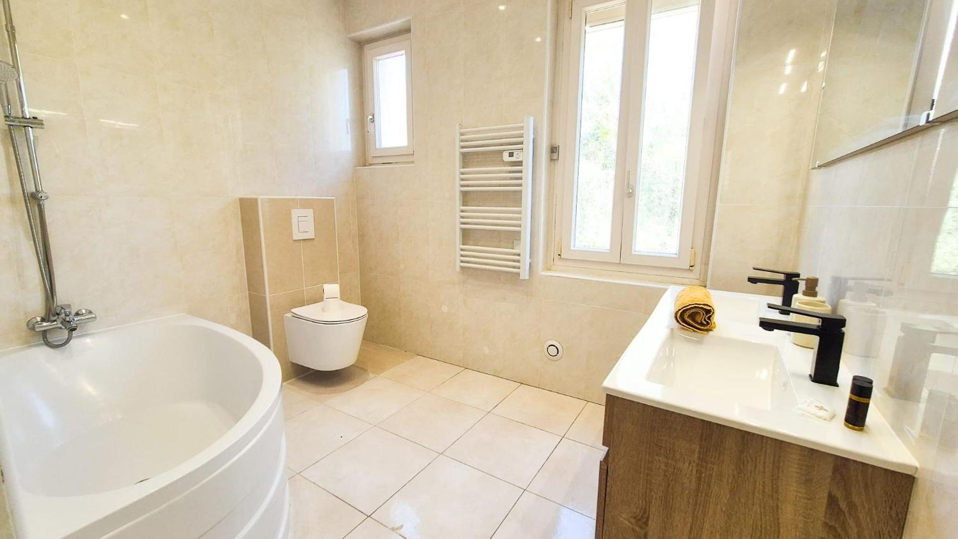 T4 Moderne Climatise - Parking Prive- Terrasse - - *