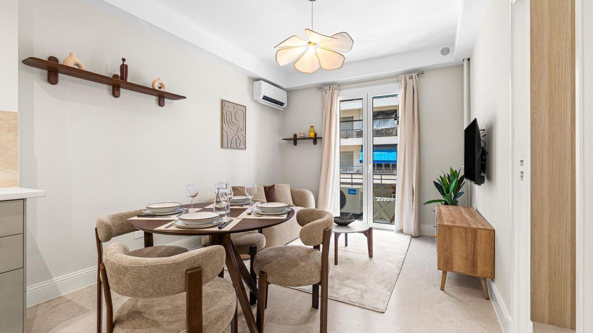 Fully Renovated 2-bedroom Apartment Nice