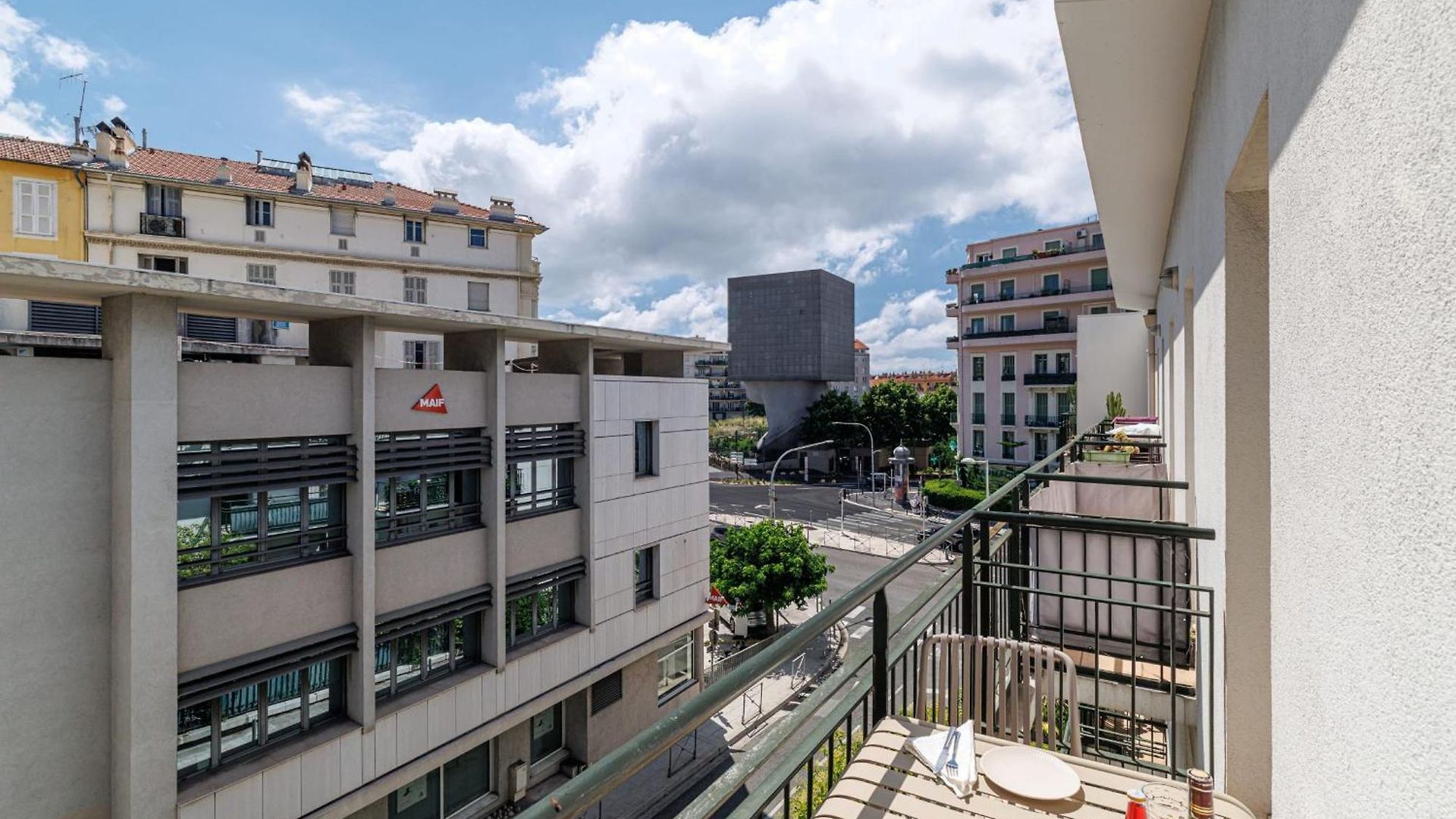 Carabacel - One Ac And Balcony