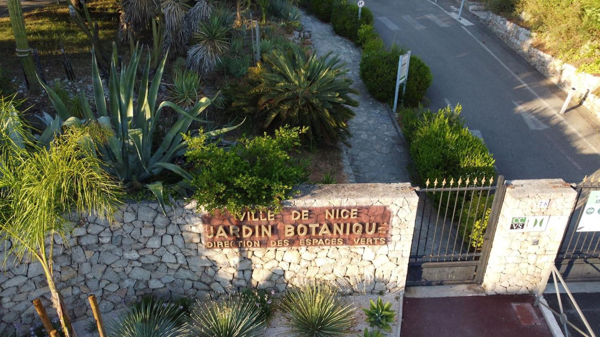 Avec Jardin Et Piscine