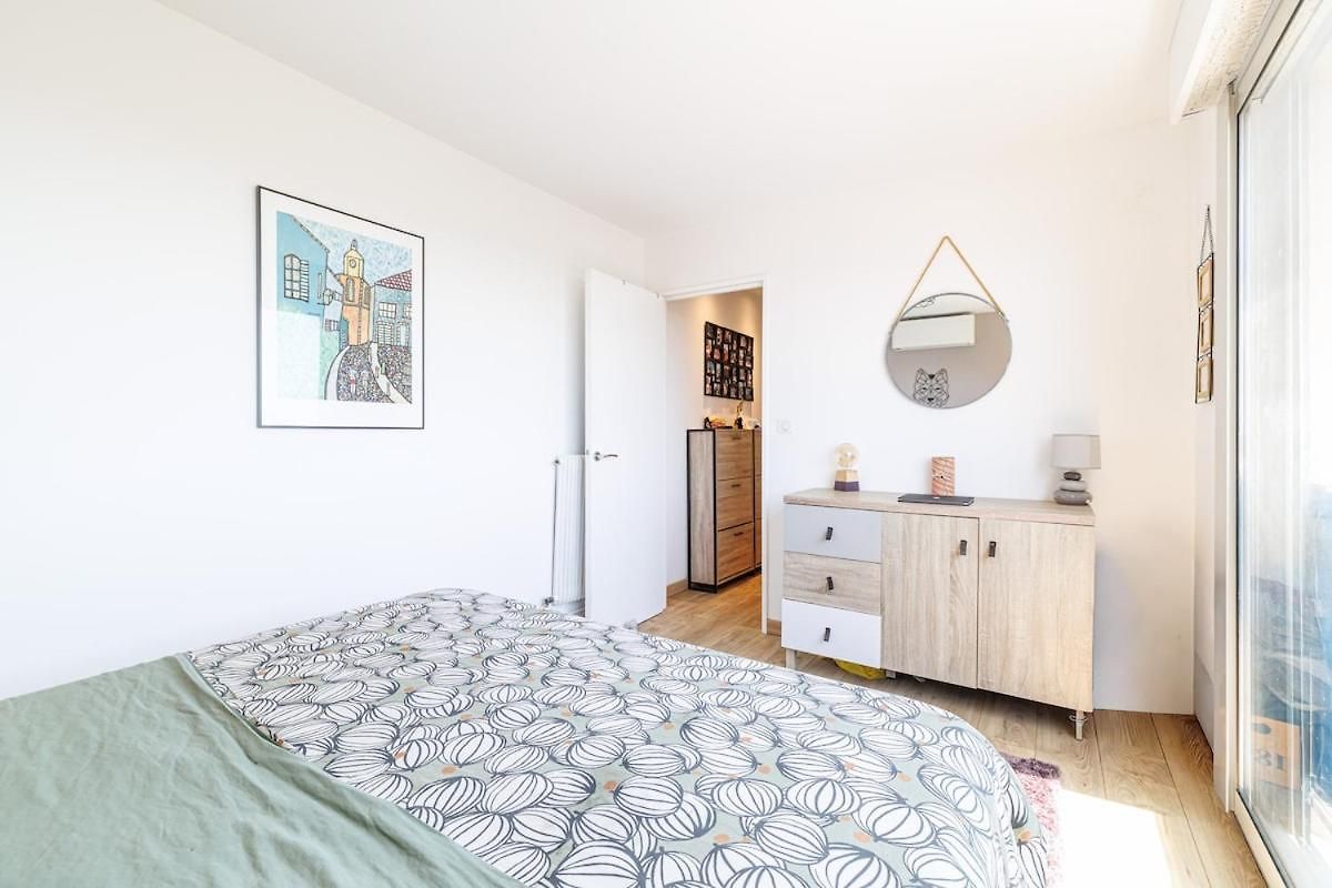 Beautiful 2 Swimming Pool, Parking Space And Air Conditioning Apartment *