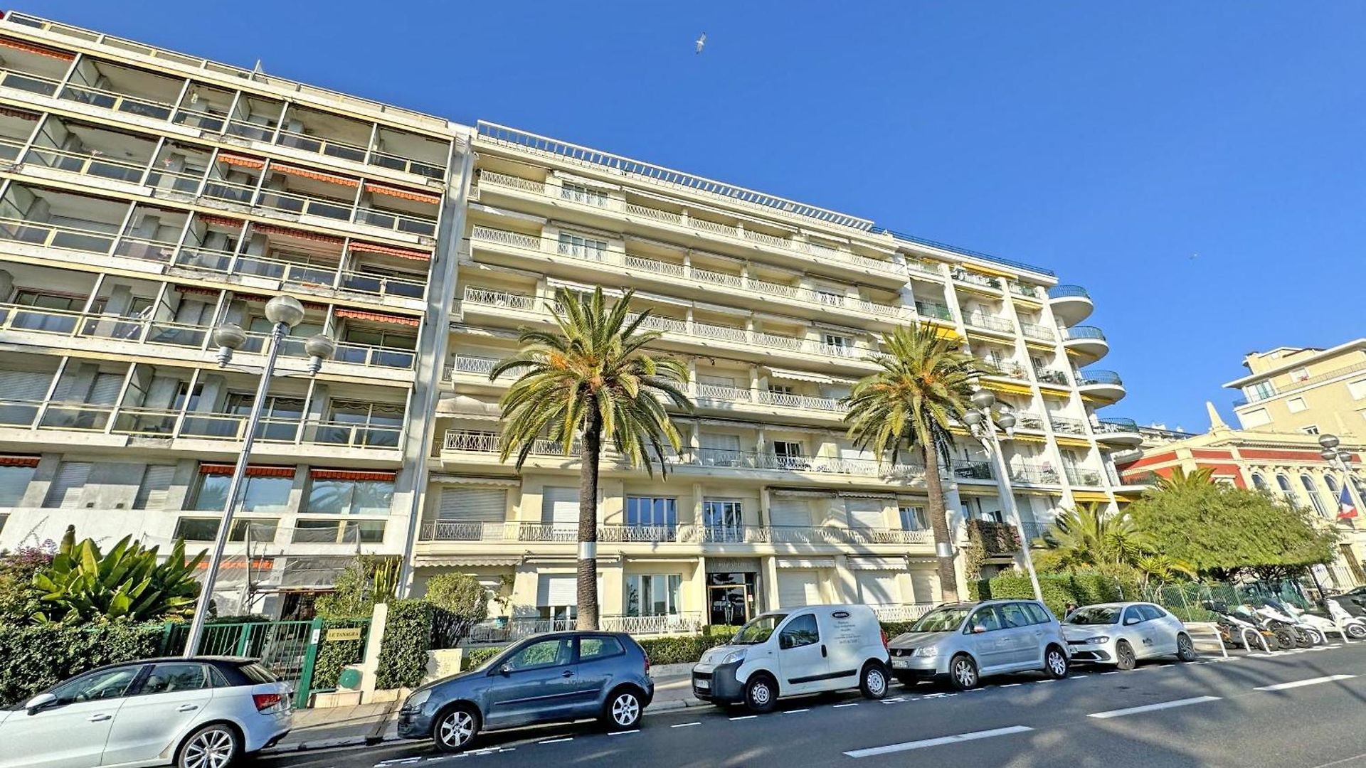 Apartment Rare Seafront Garden On Promenade *
