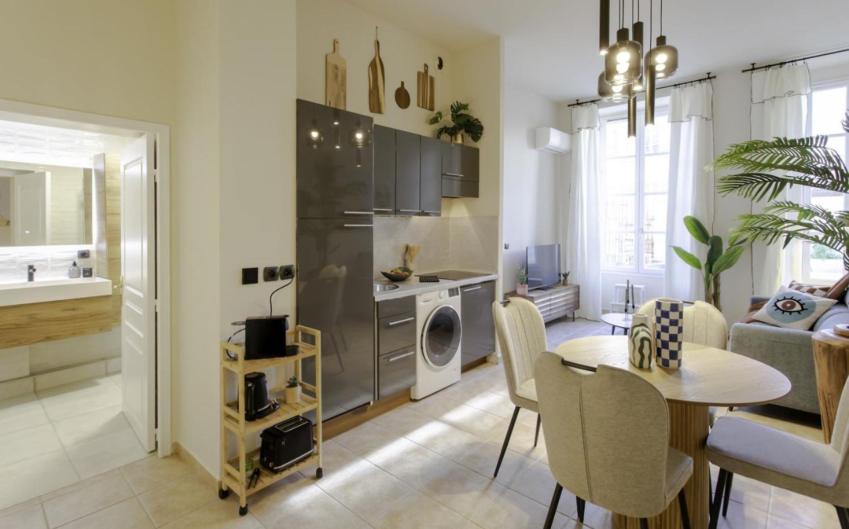 #38 Staywizus - 1bdr Place Massena - Near - Ac & Wifi Apartment *