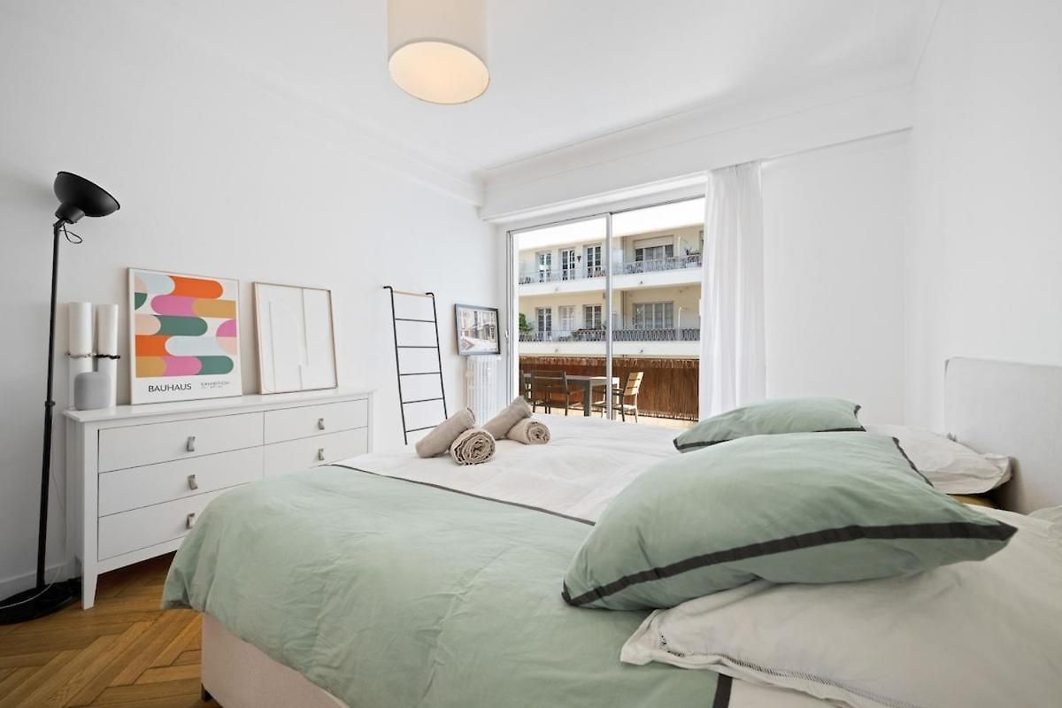Apartment 110 M2 Family, 3 Bedrooms Ac And Terrace 8 Min Away Nice