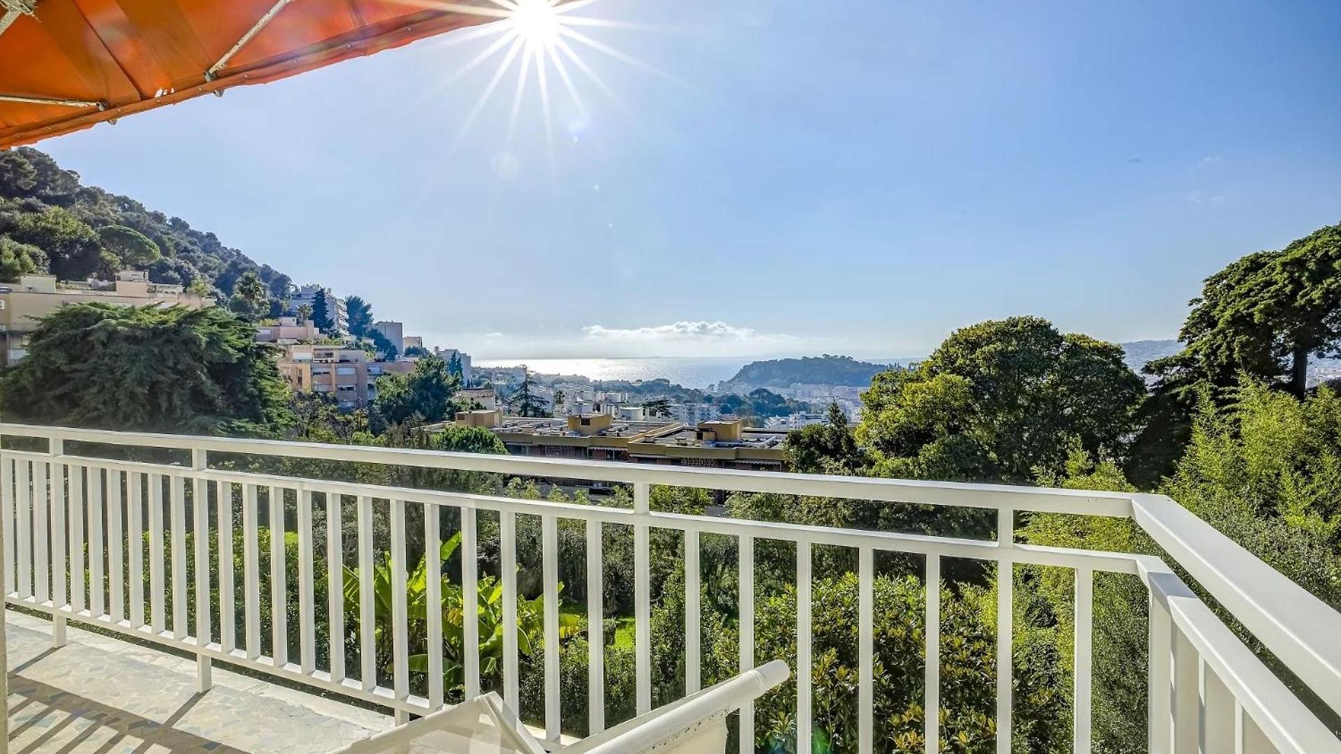 Vue Panoramique Sur La 2 Climatisation Terrasses Garage *