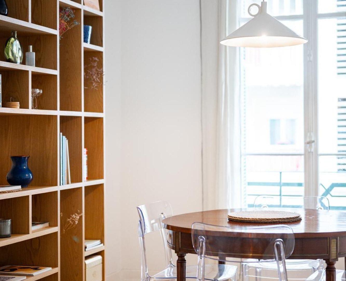 Charming & Comfortable - Near The Port / Parking Apartment