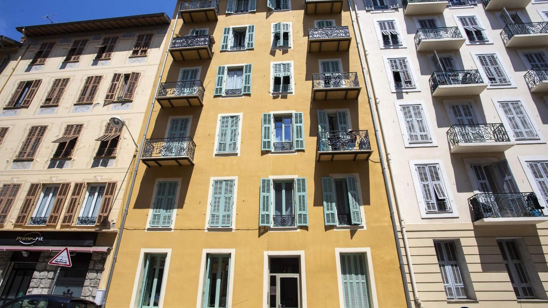 Air-conditioned In The Republique District *