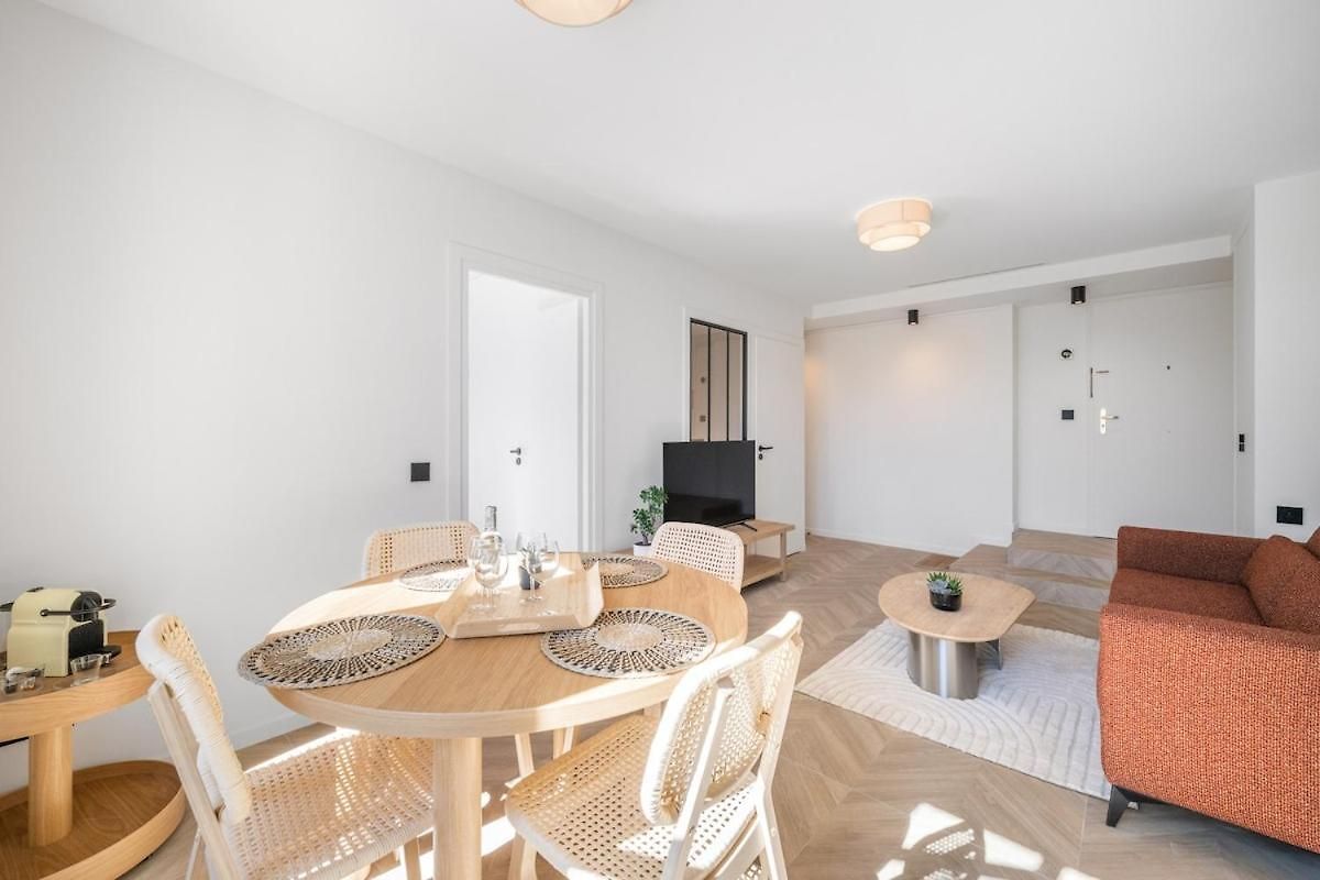2-bedroom - Sleeps 4 - Place Massena * Nice