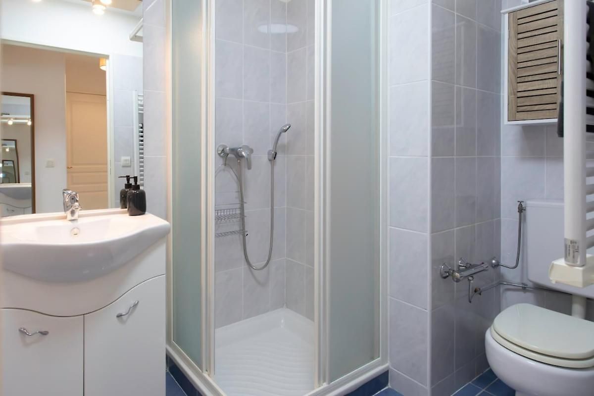 Modern 2-bedroom Sea View, Air Conditioning, Balcony *