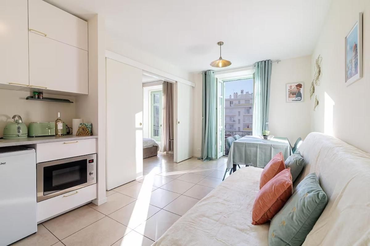 Bright With Balcony Port De Apartment