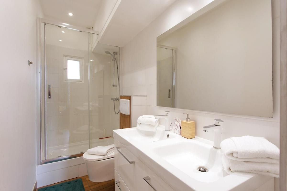 Promenade Sea View 2 Bedrooms, Ac, Wifi Apartment *