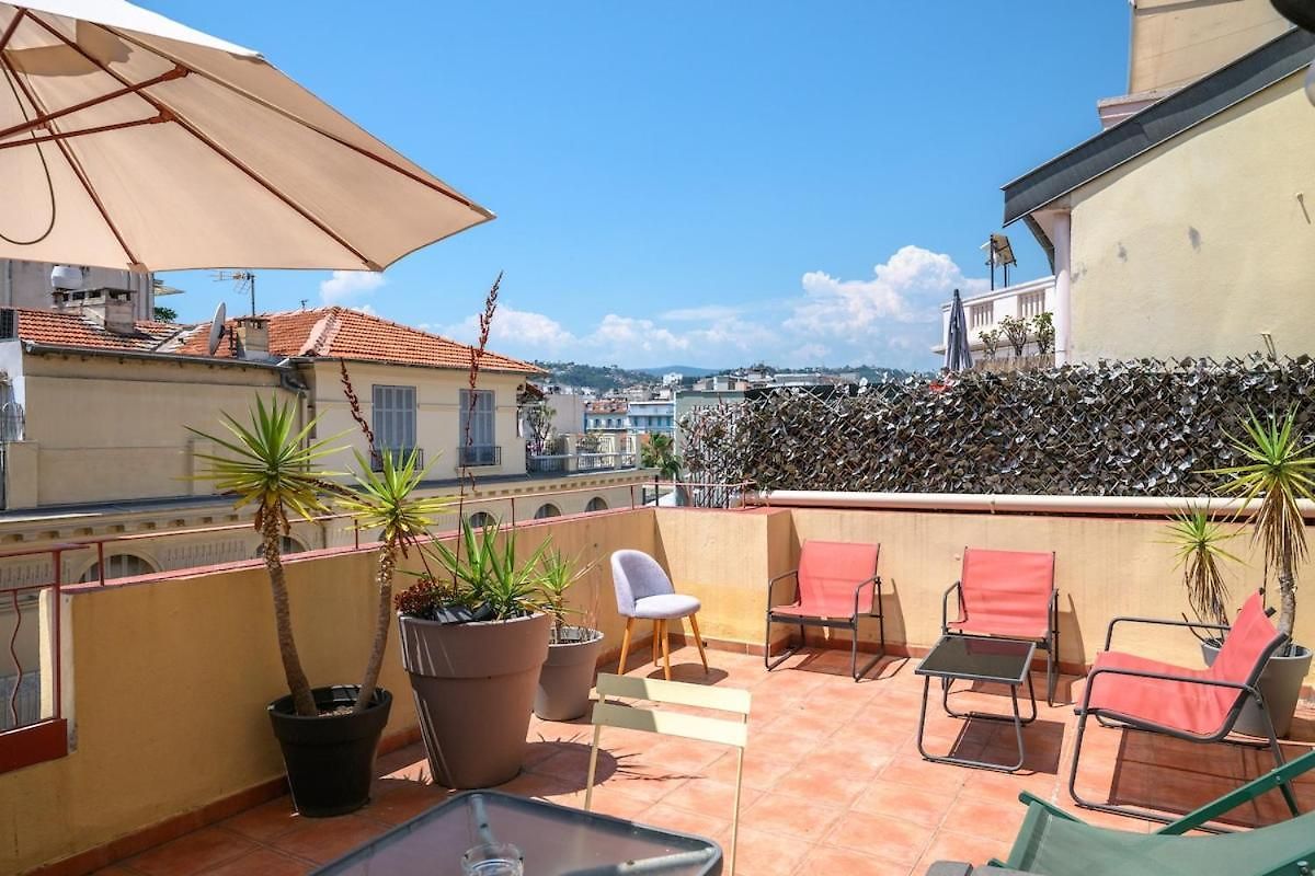 Bright & Cosy W Terrace Ac Apartment