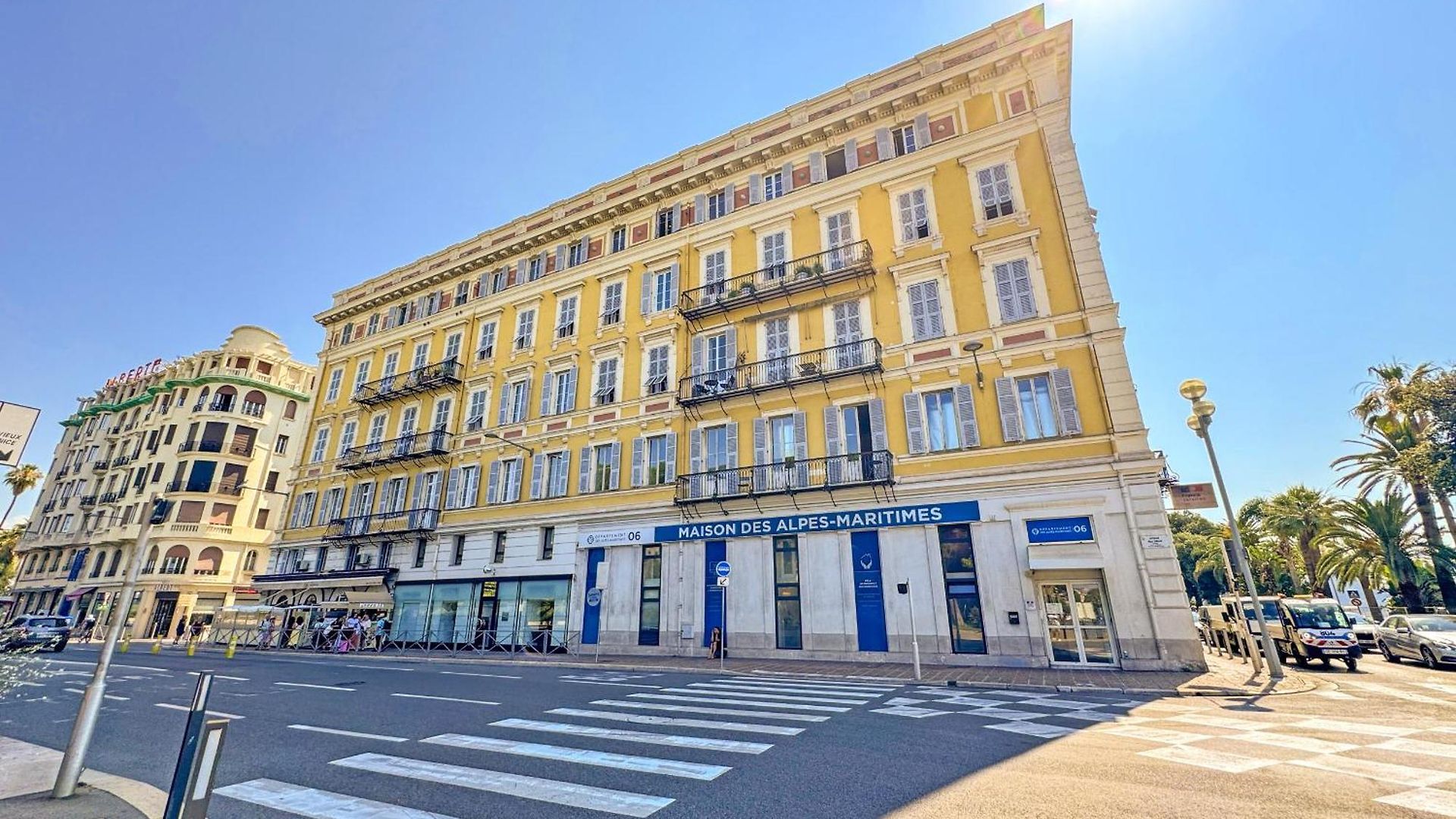 Elegant Seafront Loft Old Town