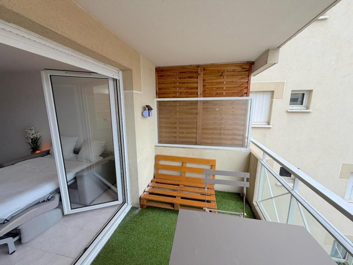Apartment Charming Cozy With Sunny Balcony *