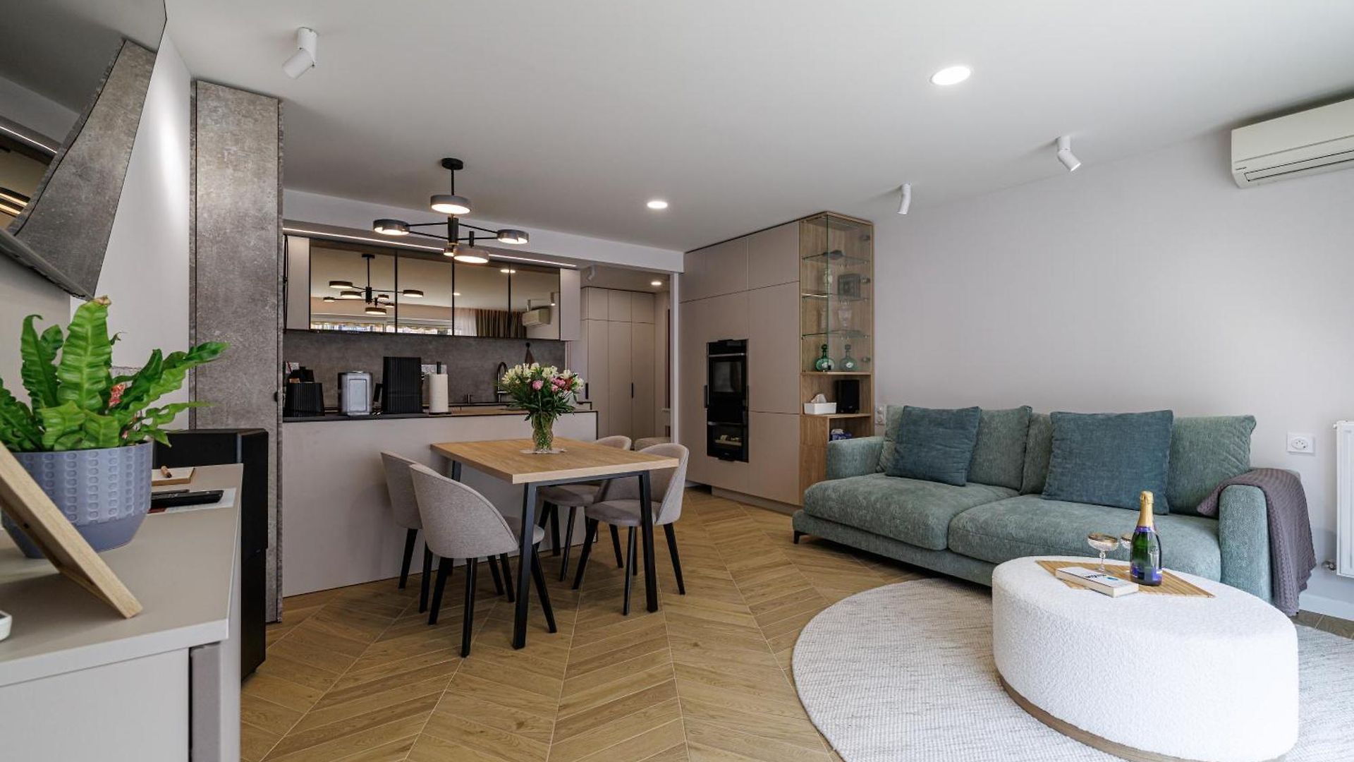 La Vie Riviera Apartment *