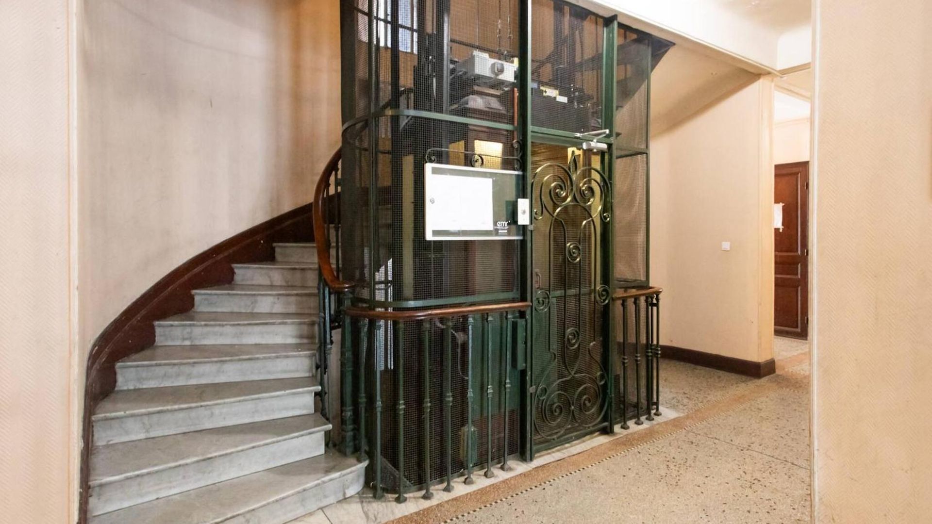 Apartment L23 Staywizus - 1 Bdr Shakespeare 2 Balconies - Clim & Wifi Nice