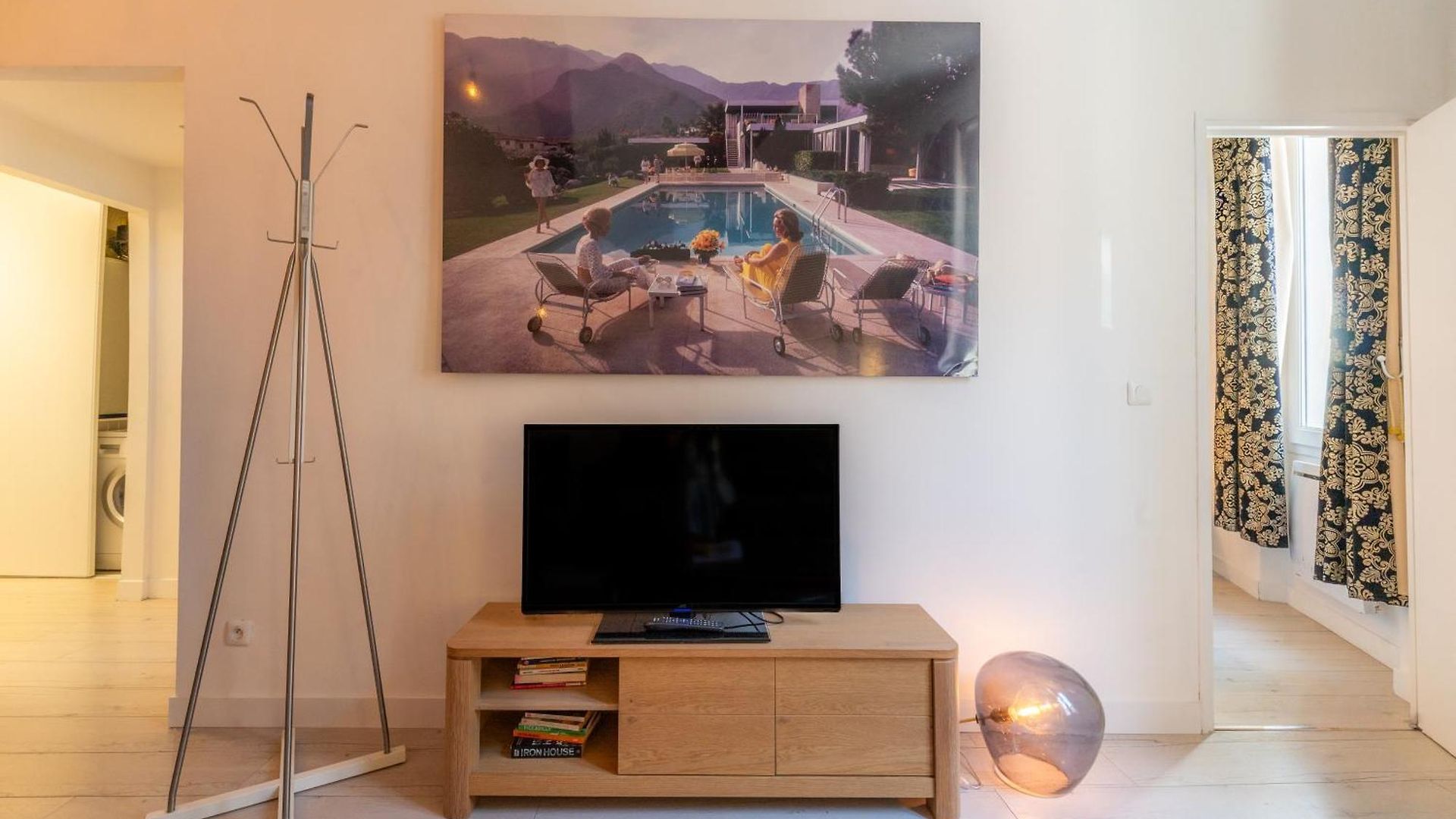 Old Town Nice, 2 Bedrooms & 2 Bathrooms,quiet, Ac For 4 People