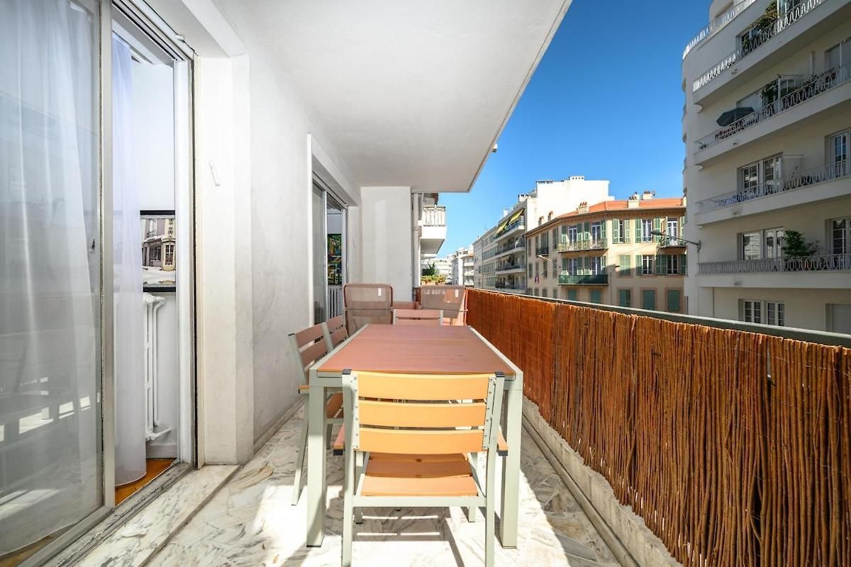 Apartment 110 M2 Family, 3 Bedrooms Ac And Terrace 8 Min Away