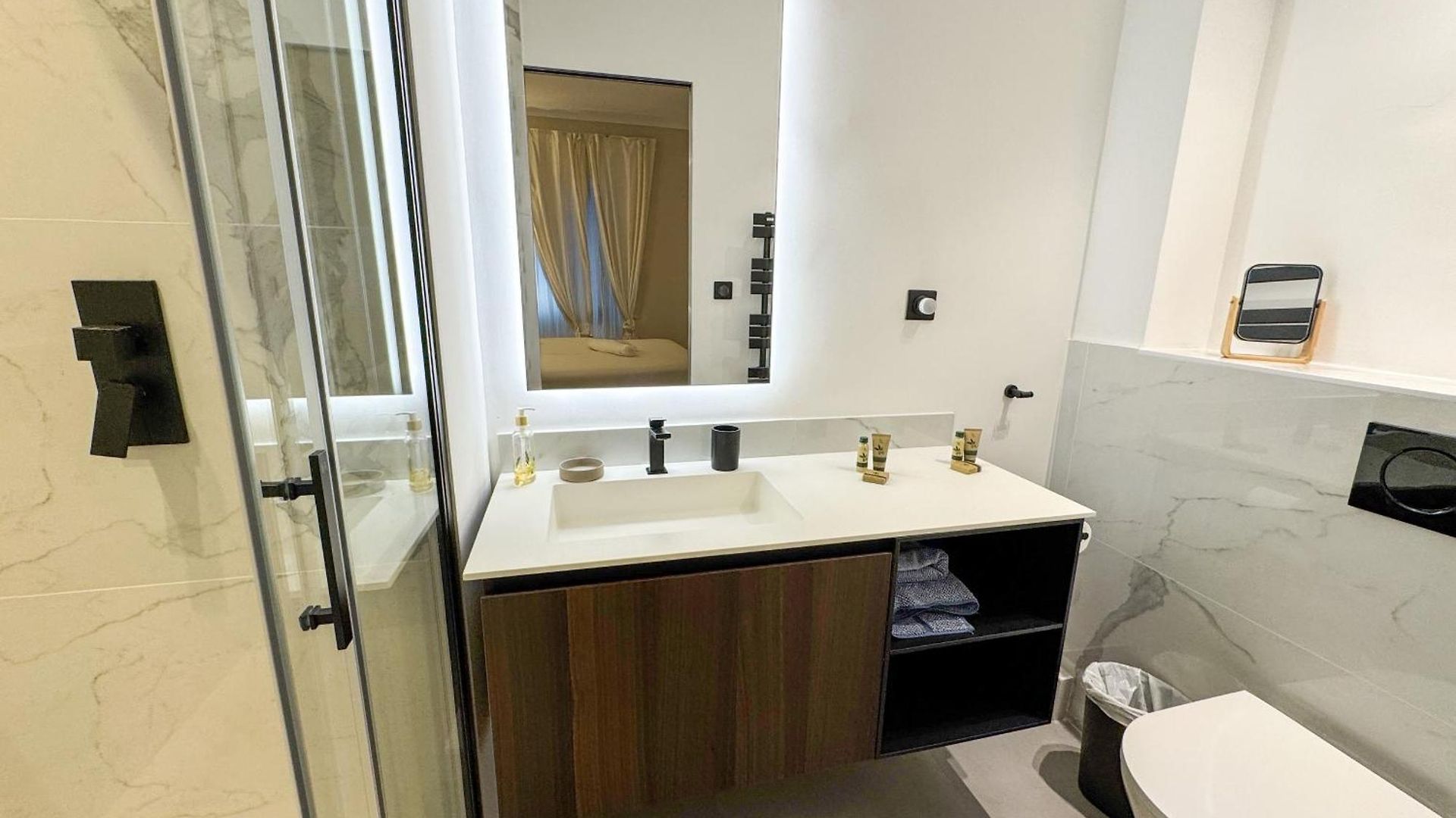 Apartment Elegant Sea Front