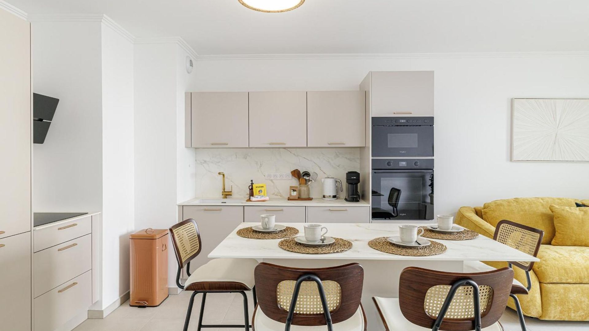 Quiet & Pretty 1 Bdr In The Center Apartment *