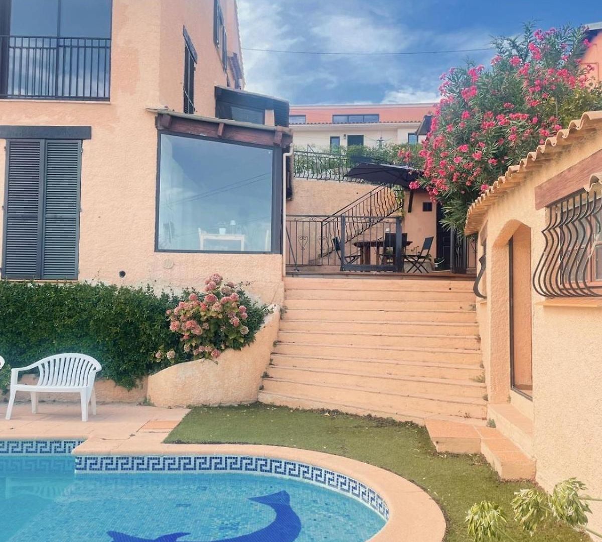 With Pool And Mountain View Apartment Nice