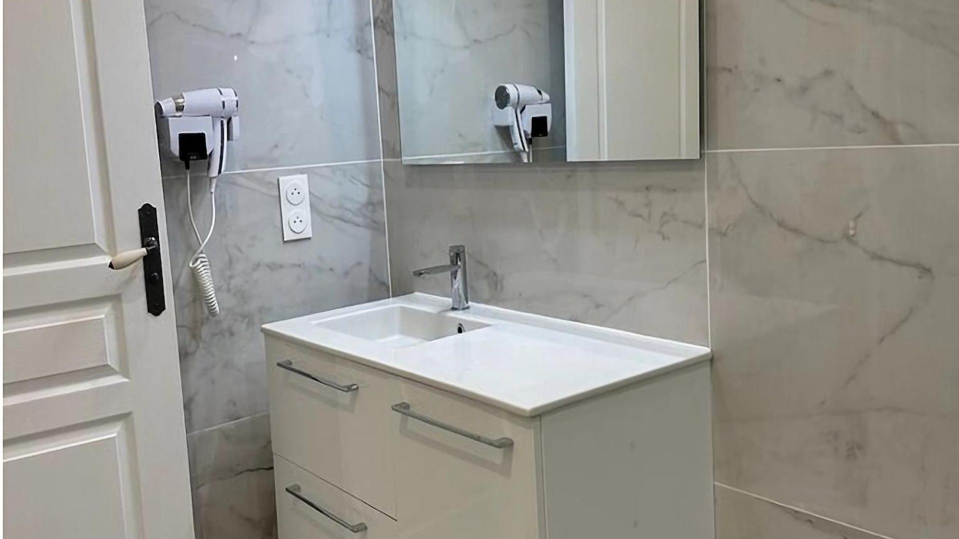 In Near Beaches Apartment