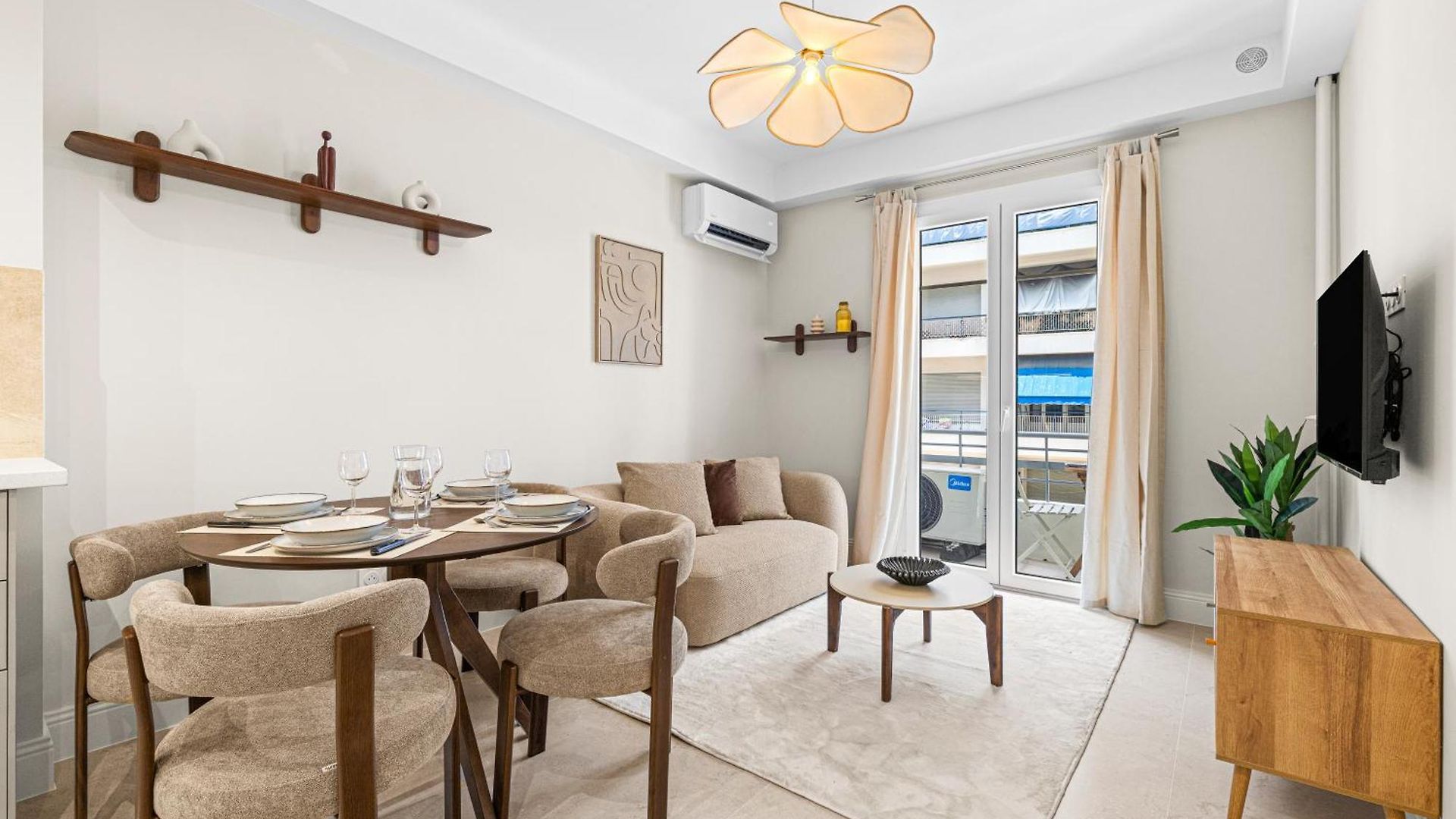 Fully Renovated 2-bedroom *