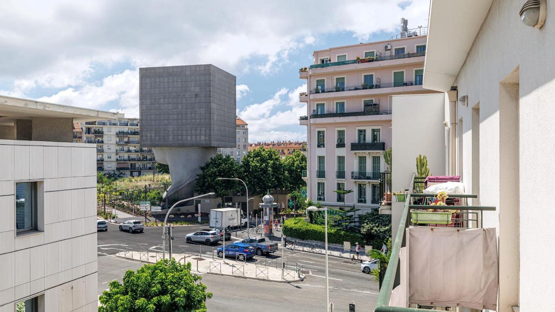 Carabacel - One Ac And Balcony Nice