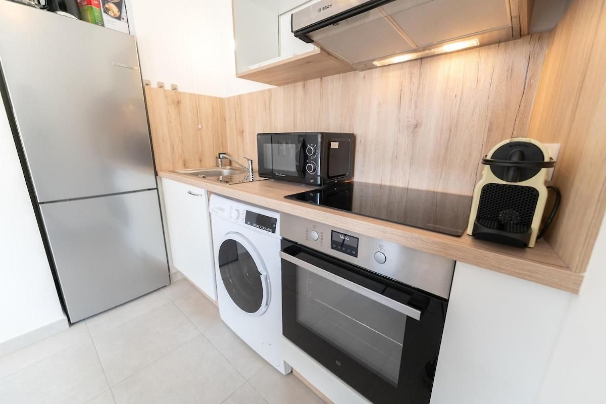 Bright With Terrace And Wi-fi Apartment *