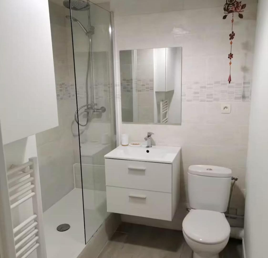 Sleeps 5 - Budget-friendly Flat - And Cozy Nice
