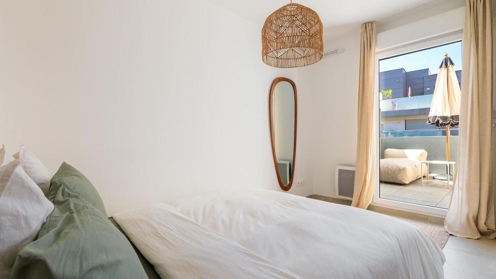 Spacious With Terrace And Parking Apartment *