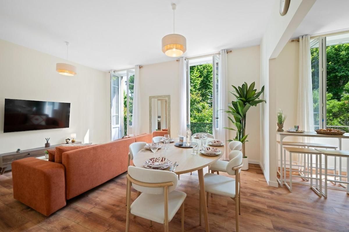 Spacious In Port Of * Nice