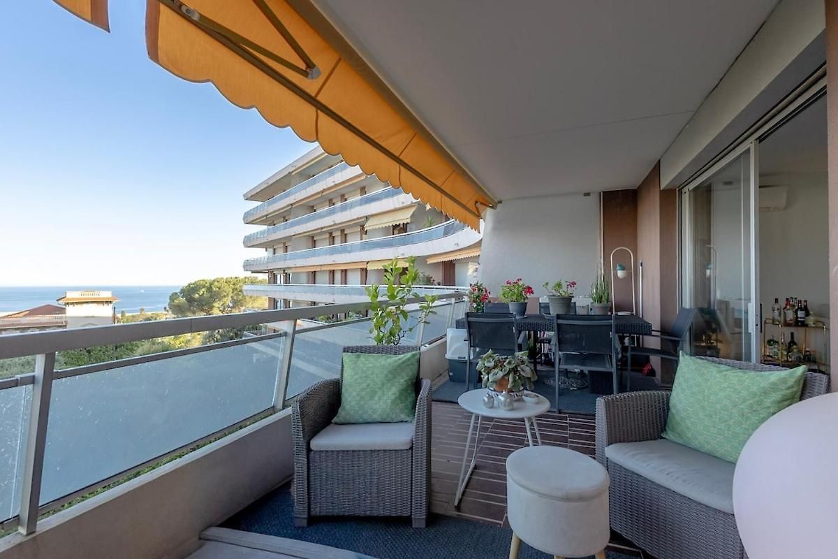 Apartment Stunning Sea View 2 Bedroom In