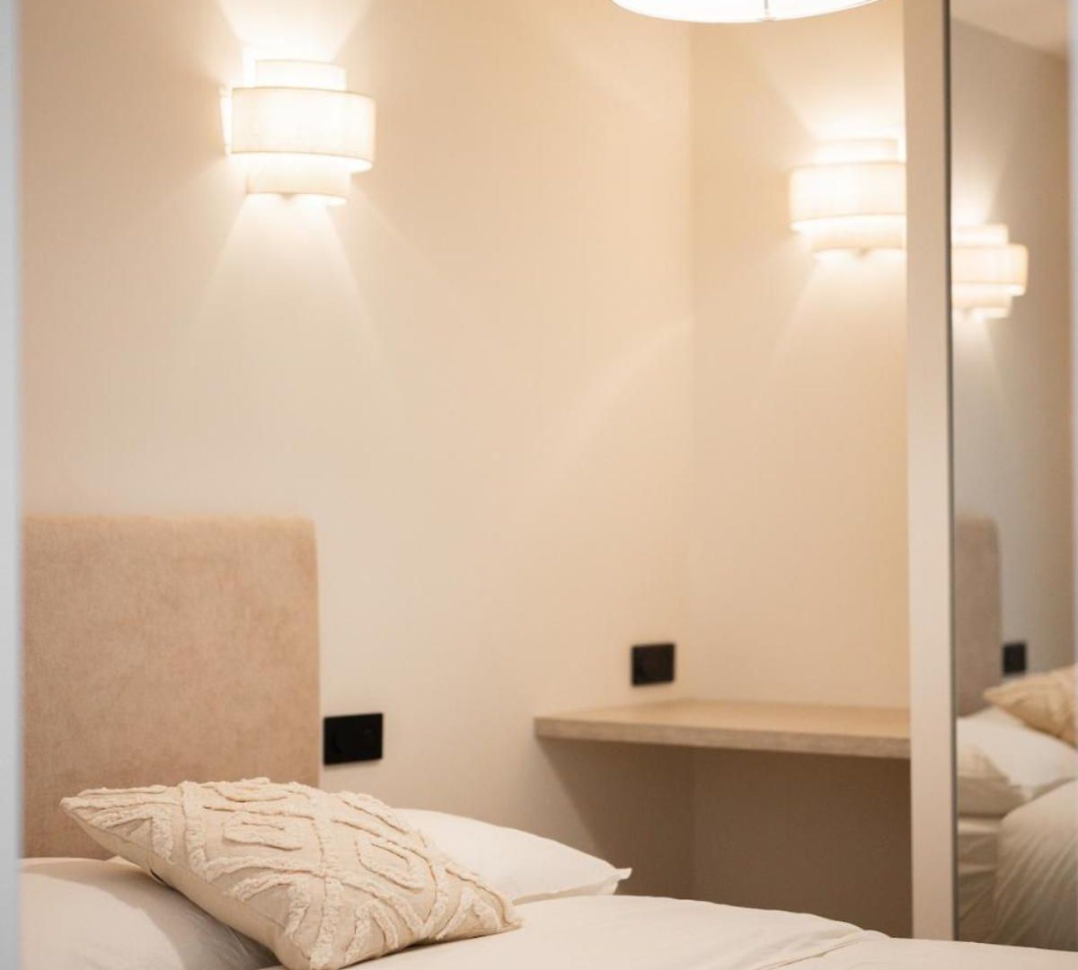 2-bedroom - Sleeps 4 - Place Massena Nice