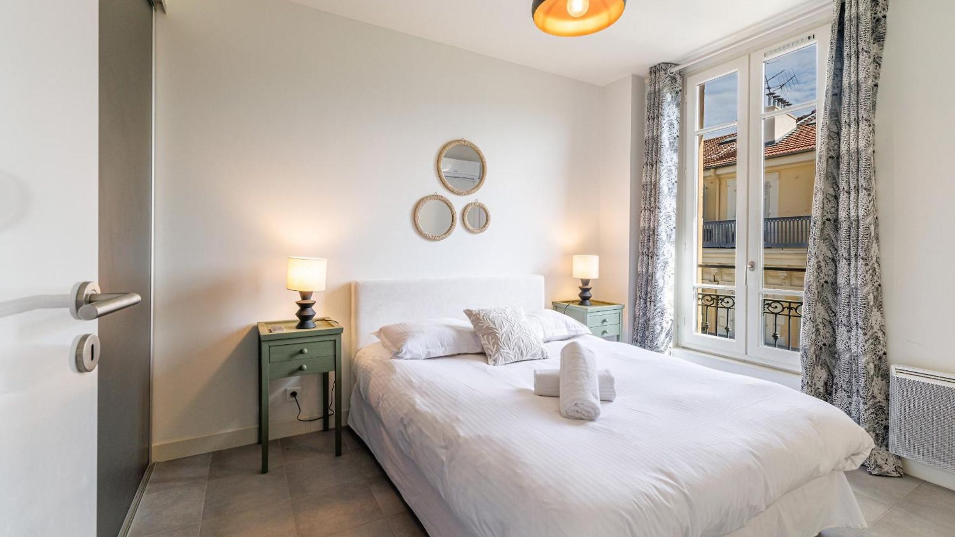 Charming 1 Bdr In The Center Nice