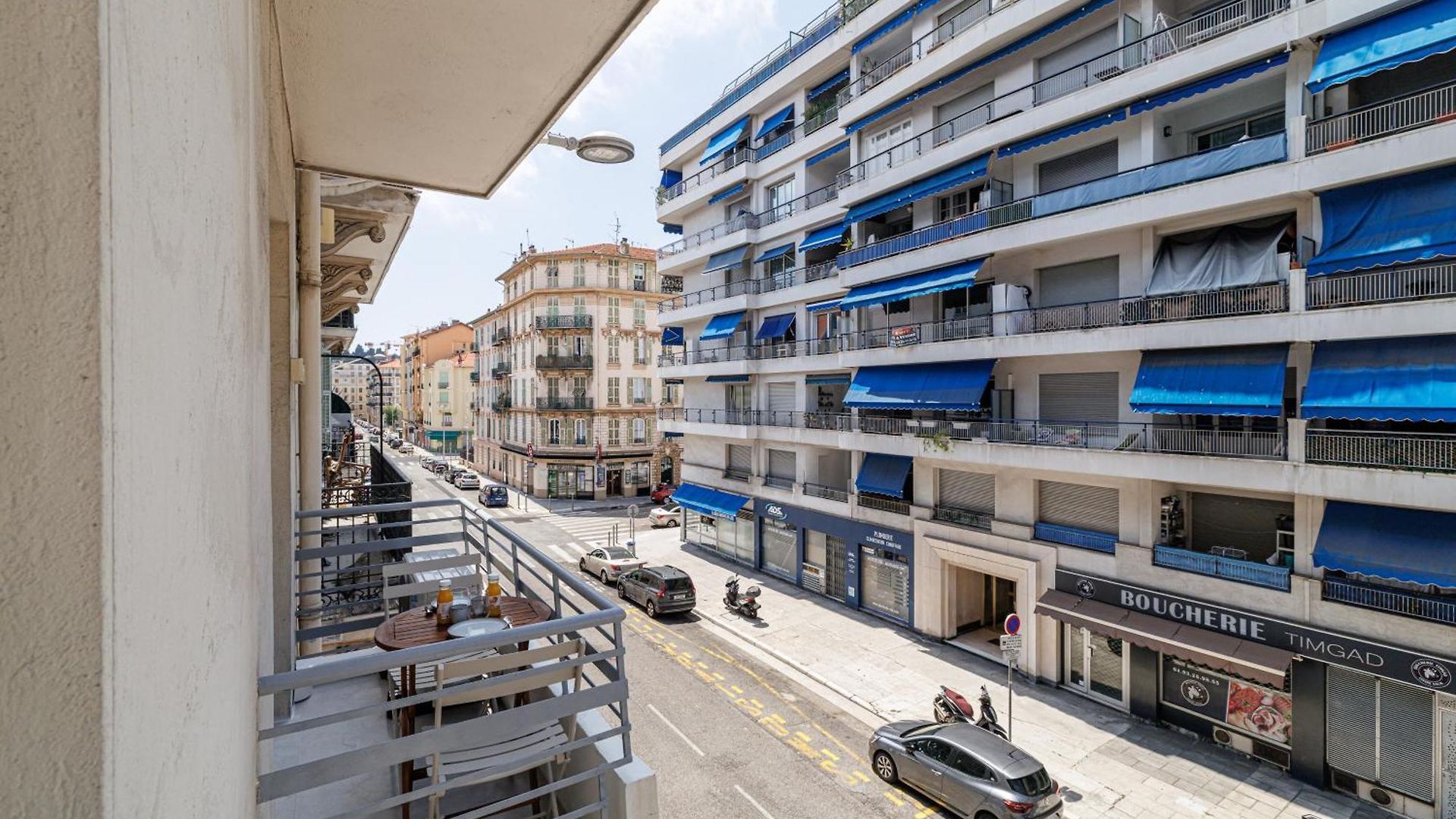 Fully Renovated 2-bedroom Apartment
