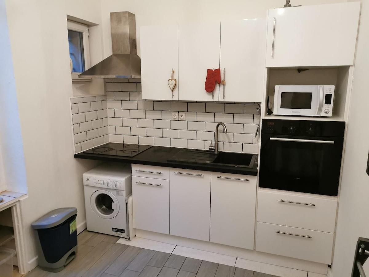 Sleeps 5 - Budget-friendly Flat - And Cozy * Nice
