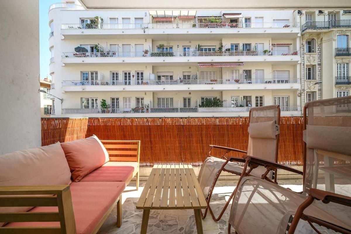 110 M2 Family, 3 Bedrooms Ac And Terrace 8 Min Away Apartment *