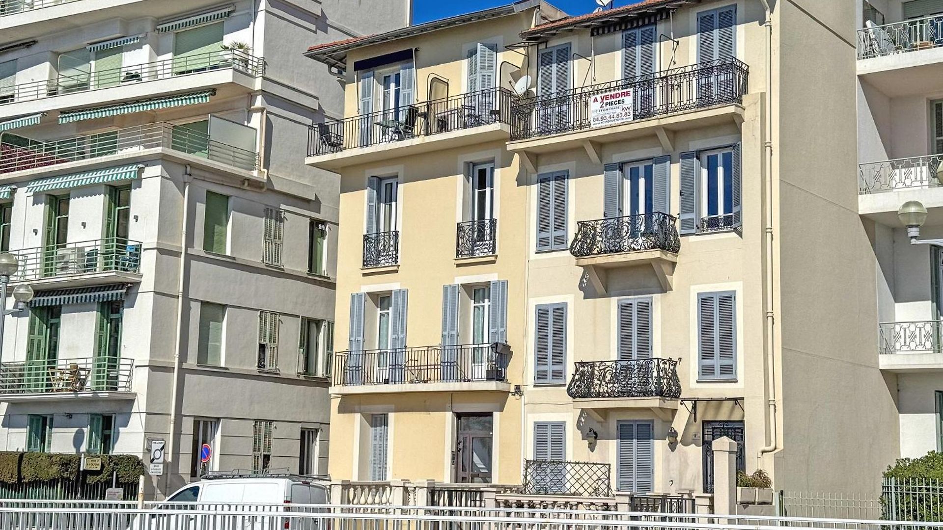 Apartment Elegant Sea Front