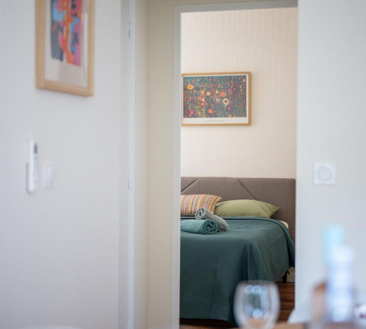 Spacious In Port Of Apartment *
